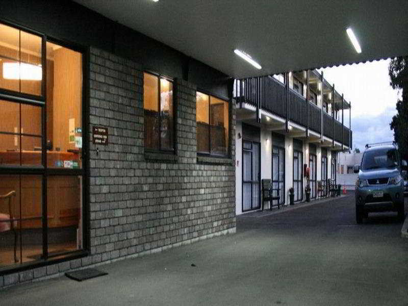 파머스턴노스 컴포트 인 카우리 코트 모텔 외부 사진